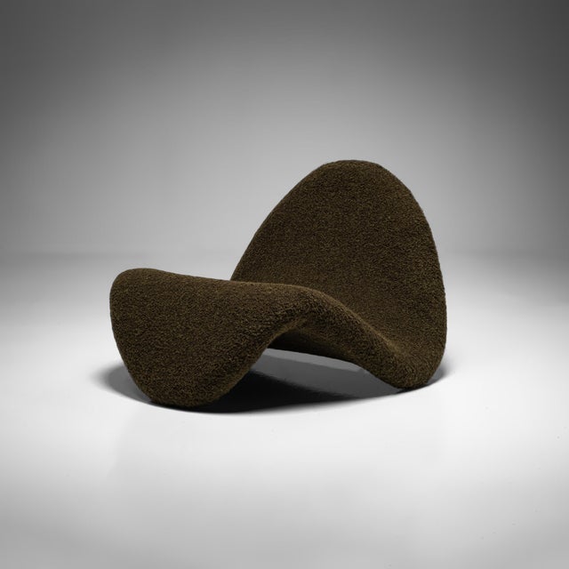 Designed by French designer Pierre Paulin in 1967, the F577 “Tongue” chair is one of his most recognisable designs. Its...