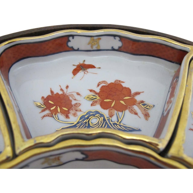 Japanese Lazy Susan Imari Porcelain Butterfly & Flower Rotating Serving Dish Set For Sale - Image 4 of 13