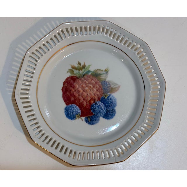 Vintage Porcelain Reticulated Fruit Plates - Schwarzenhammer Bavaria – Set of 6 For Sale In Philadelphia - Image 6 of 9
