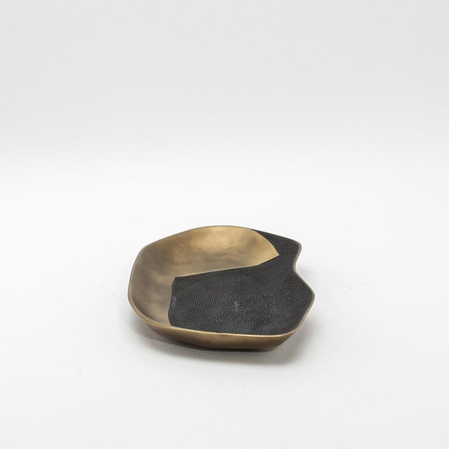 Bowl in Bronze Patina Brass With Black Shagreen Details by Kifu Paris For Sale In Los Angeles - Image 6 of 8