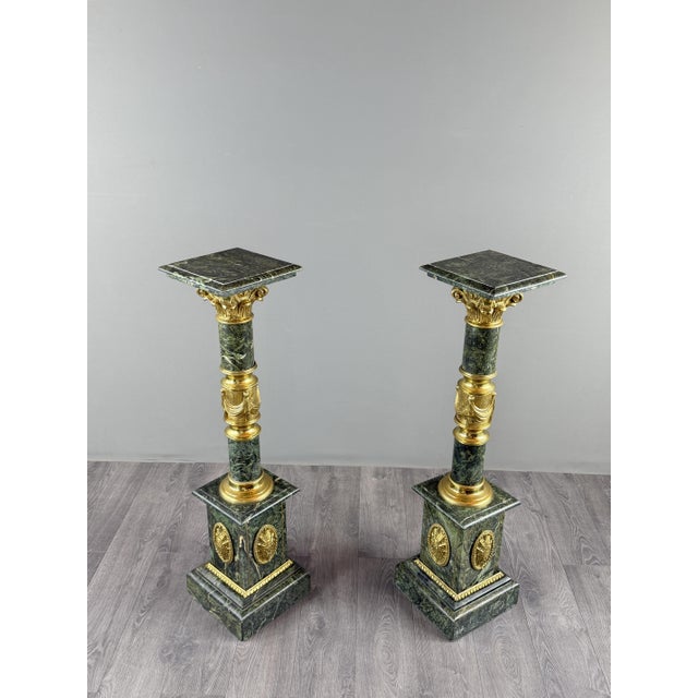 20th Century Columns in Green Marble, Gilt Bronze and Gilt Brass, Set of 2 For Sale - Image 3 of 9