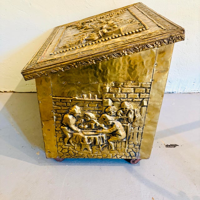 English 19th-Century Style English Repoussé Brass Fireside Coal & Kindling Box on Casters For Sale - Image 3 of 12