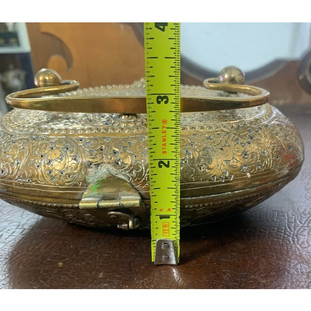 Vintage Ornate Brass Evening Bag / Vanity Purse | Engraved Metal Handbag For Sale - Image 10 of 10