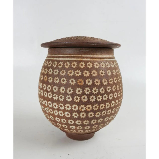 Brown 1987 v Chin Vorakit Chinookoswong Stoneware Studio Pottery Jar With Lid For Sale - Image 8 of 9