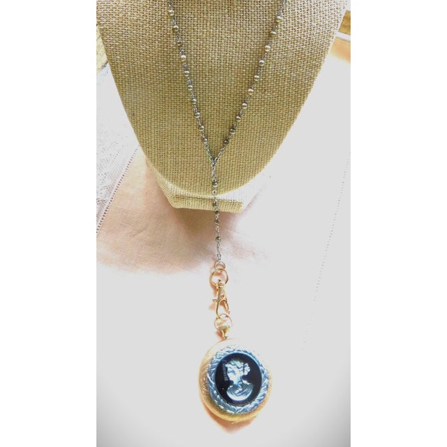 Metal Vintage Pewter Woman Profile Cameo Pocket Watch Locket, Grey Pearl Link Chain For Sale - Image 7 of 15