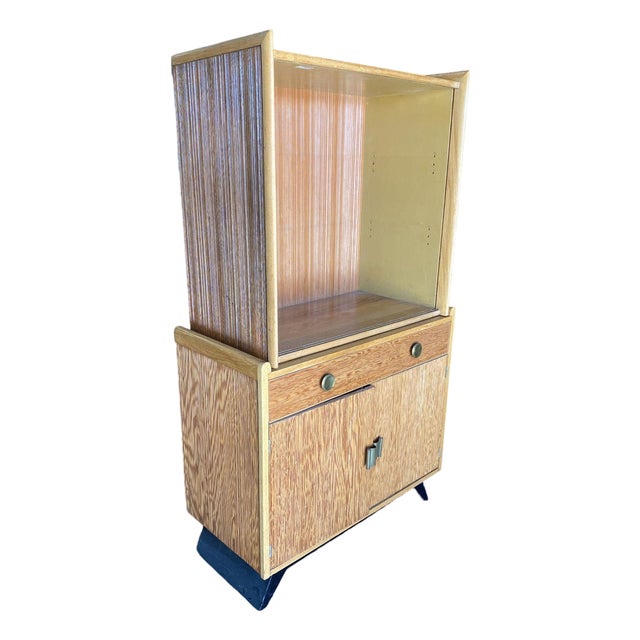 1940s Restored Paul Frankl Combed Wood Sliding Glass Display Cabinet for Brown Saltman For Sale
