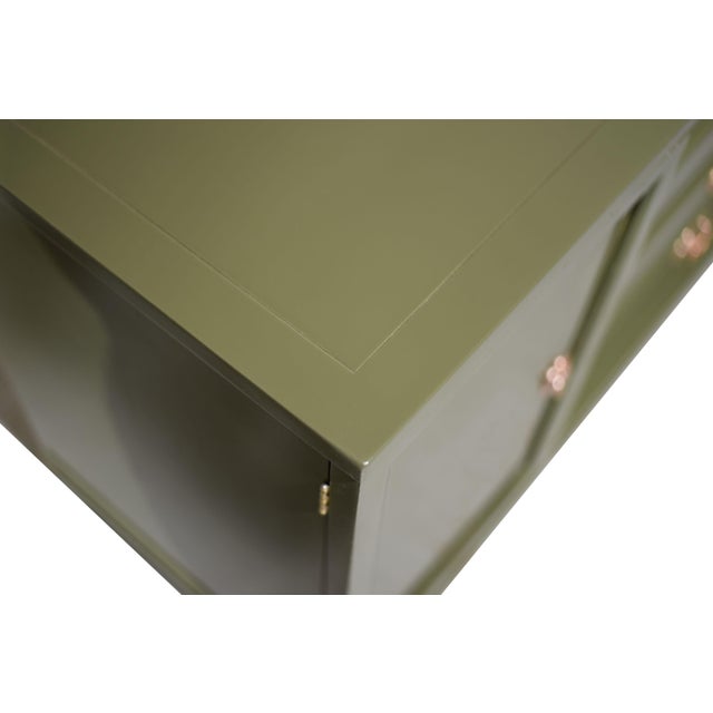 Mid Century Ming Style Chinoiserie Buffet by American of Martinsville in Olive Green - Newly Painted For Sale - Image 9 of 14