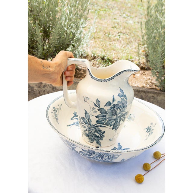 Pivoines model. Measurements: 34 cm diameter and 9 cm high. 23*20*16 washbasin This piece has an attribution mark, I am...