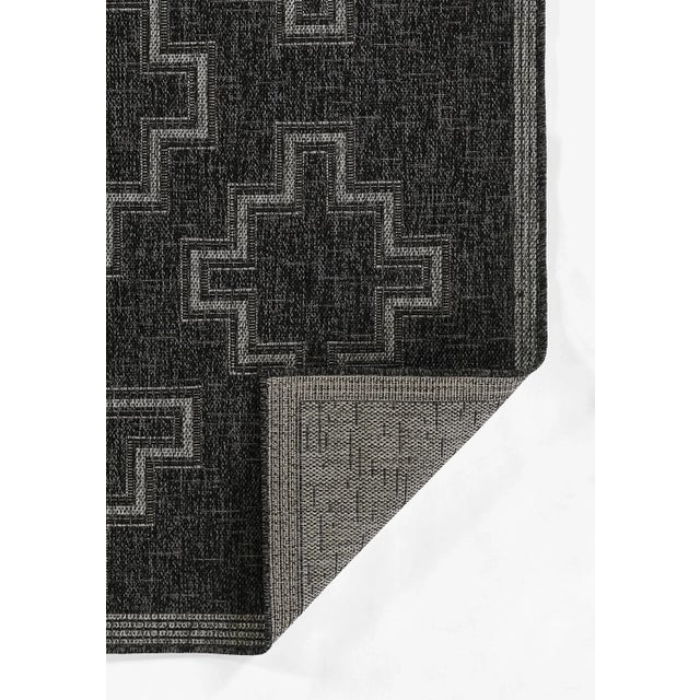 2020s Momeni Contemporary Indoor/Outdoor Hampton Fog Rug in Black, 3'3" x 5' For Sale - Image 5 of 10
