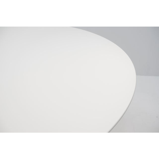 Ivory Round Dining Table by Saarinen for Knoll International, 1970s For Sale - Image 8 of 14