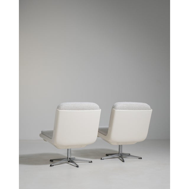 1970s Pair of Variopur Space Age Upholstered Swivel Chairs, Antique, Germany, Circa 1970 For Sale - Image 5 of 14