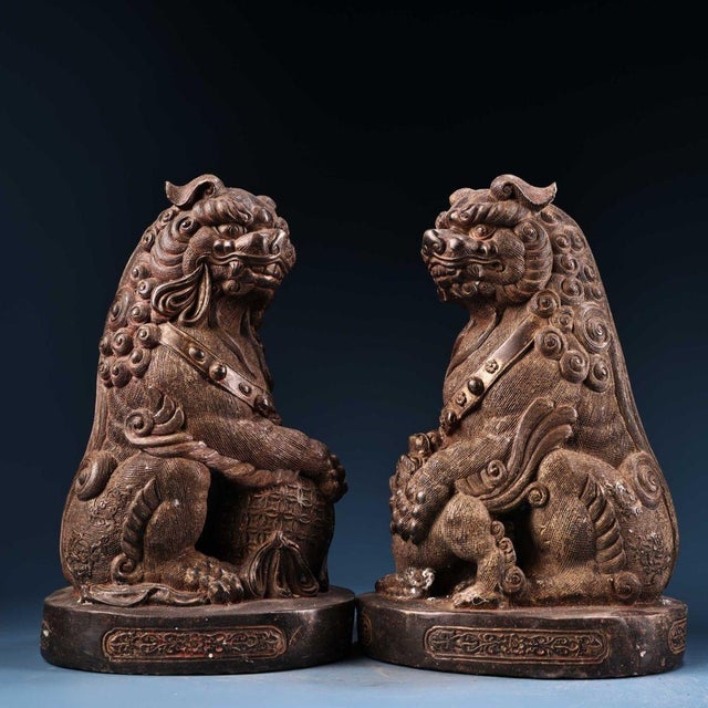 Asian Pair of Large Vintage Gilt Bronze Guardian Lions – Repoussé & Chased Detailing For Sale - Image 3 of 10