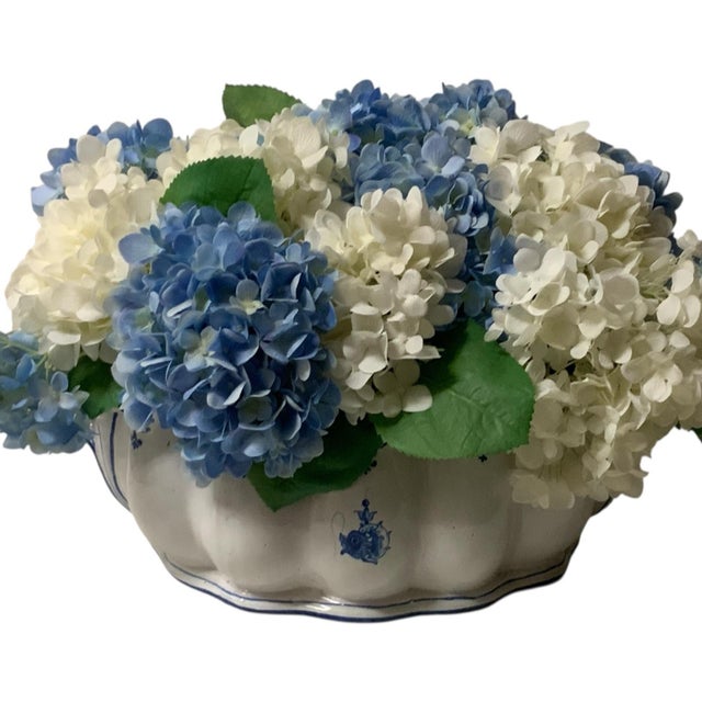Ceramic Vintage 3-Piece Italian Majolica Centerpiece Set for Gump's Blue & White Tulipiere, Platter & Matching Pair of Lidded Ginger Jars Italy 1970s-1980s For Sale - Image 7 of 12