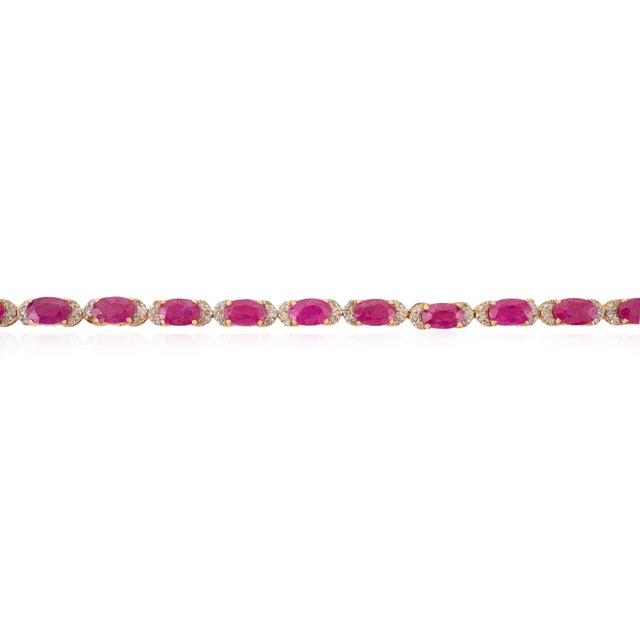 Contemporary 7.67 Carat Natural Ruby Contemporary Tennis Bracelet in 14k Yellow Gold With Diamonds For Sale - Image 3 of 14