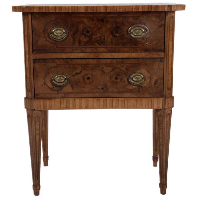Antique Small Louis XVI Chest of Drawers in Walnut, 1780, in Good conditions. Designed before 1890
