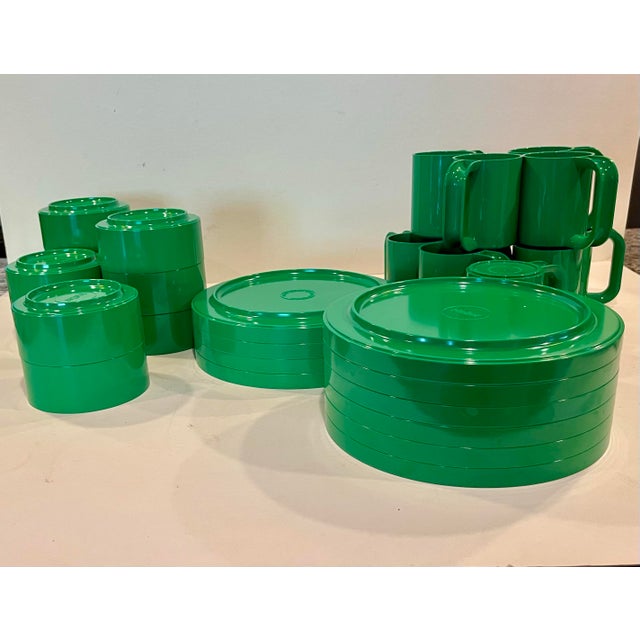 30 piece set by Heller kelly green melamine plates, bowls, and mugs. Modern, award-winning stacking classic dinnerware...
