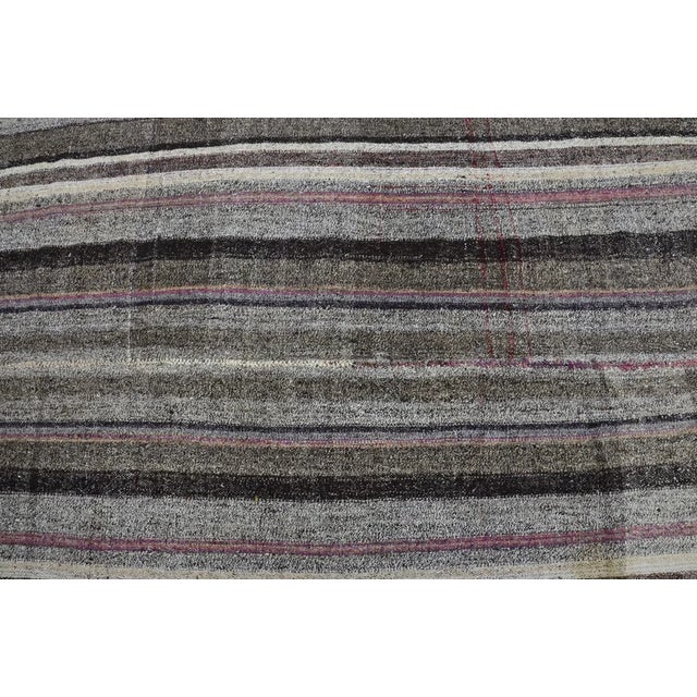 Vintage Handwoven Anatolian Flat-Weave Kilim Rug in Charcoal, Cream For Sale - Image 9 of 10
