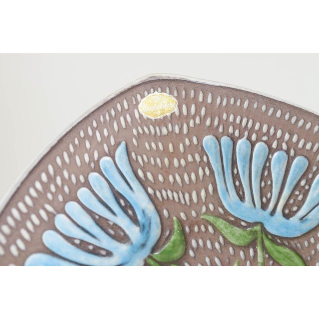Triangular Ceramic Dish with Botanical Motif by Mari Simmulson for Upsala Ekeby, 1960s For Sale - Image 3 of 5