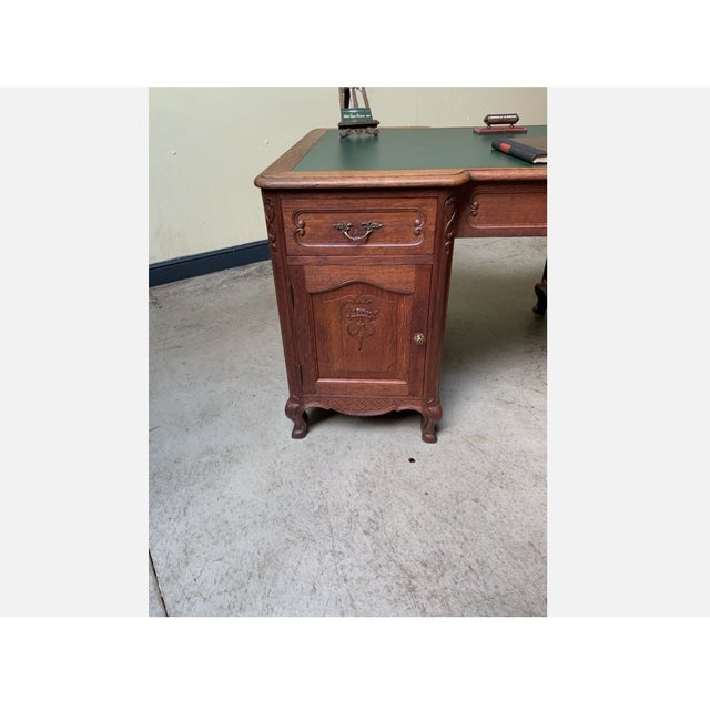 Age: circa 1910 Wood type: solid oak Condition: very good, meticulously maintained, and ready-to-use original condition...