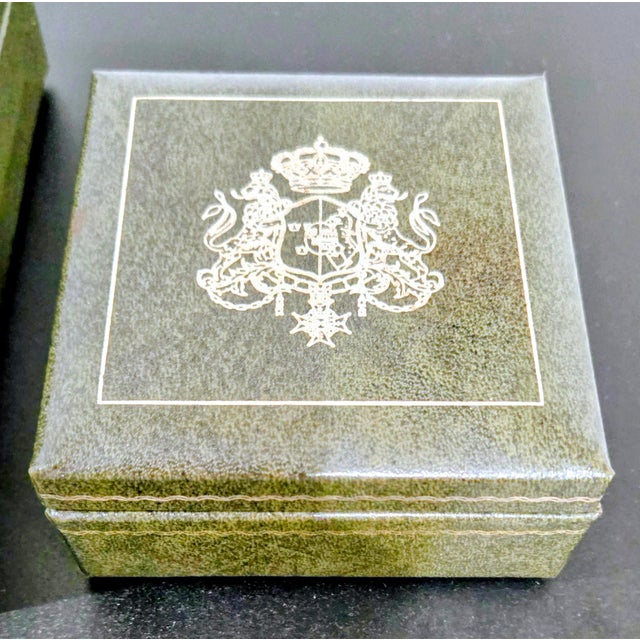 Mid-Century Modern Mid 20th Century Gentleman’s Swedish Royal Court Green Leather Cufflink Box & Coaster Set – Malmo by Skandinaviska Etuifabriken For Sale - Image 3 of 9