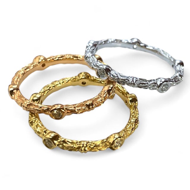 Early 21st Century Nature-Inspired 14k Gold Diamond Ring Adorned With 0.15 TCW Natural Diamonds, Size 6.5 For Sale - Image 5 of 6