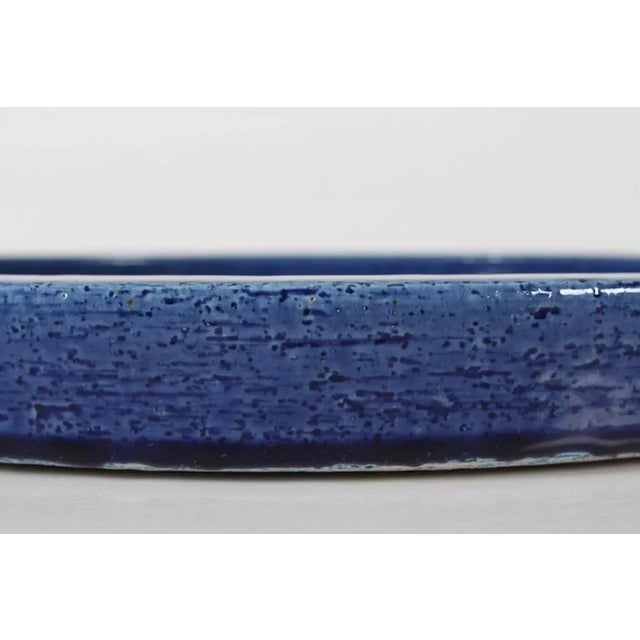 1960s Large Low Stoneware Dish with Deep Blue Glaze by Per Linnemann-Schmidt ,1963 For Sale - Image 5 of 10