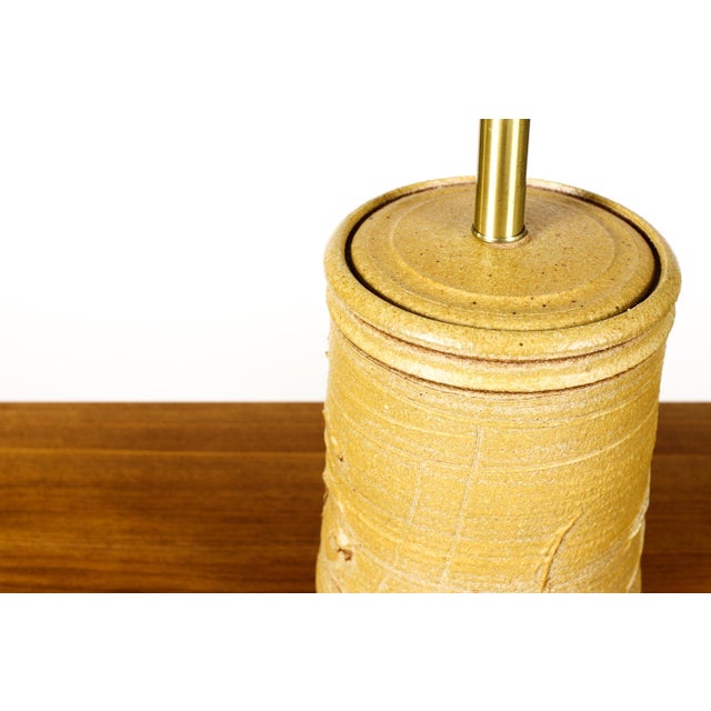 Affiliated Craftsmen Vintage Abstract Mustard Yellow Glaze Table Lamp — Attributed to Affiliated Craftsmen For Sale - Image 4 of 4