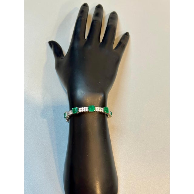 14.76 Carats Natural Zambian Emerald with Diamonds 4.74 Carats and 14k Gold For Sale In New York - Image 6 of 18