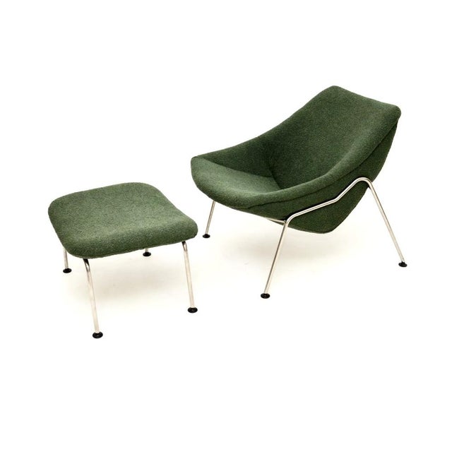 Mid-Century Modern Set of Vintage Oyster Armchair and Ottoman from Artifort, 1980s For Sale - Image 3 of 10