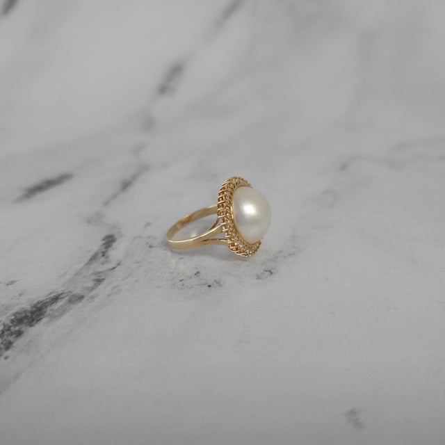 13MM Freshwater Pearl Diamond Halo Ring, Size 9 For Sale - Image 4 of 4