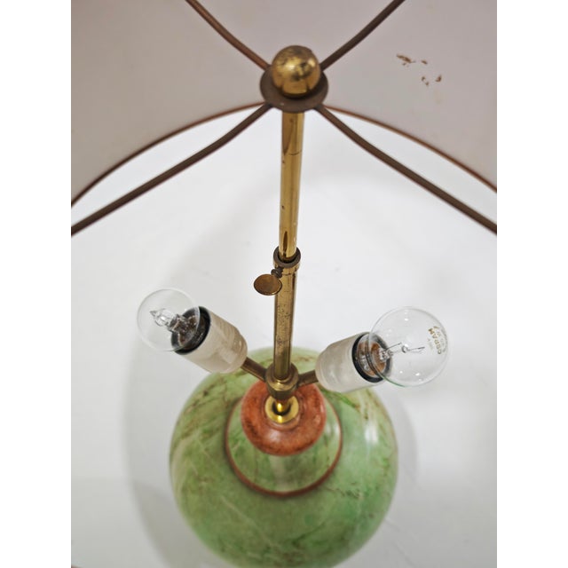 This vintage table lamp stands out for its rounded, sculptural base in veined green marble-effect ceramic, enhanced by...