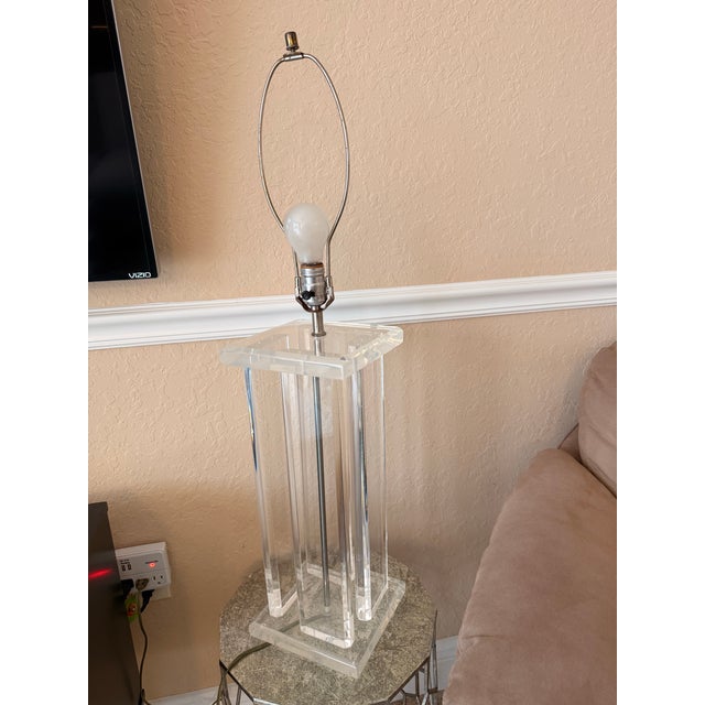 Vintage Mid-Century Modern Monumental "Four-Column" Lucite Table Lamp For Sale In Miami - Image 6 of 12