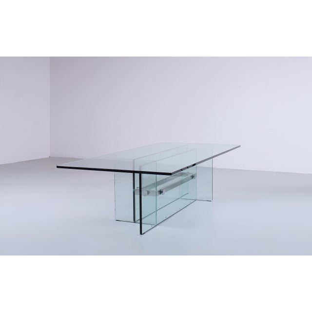 A subtle coffee table of exceptional quality, embodying the character of Italian mid-century design. Its elegant...