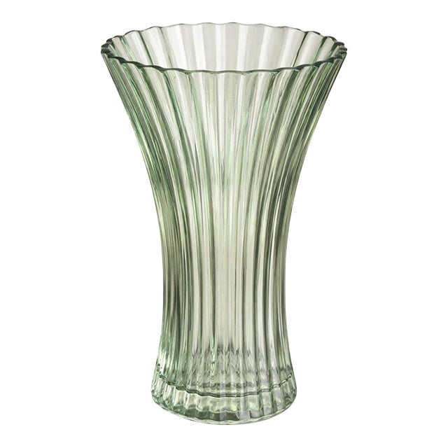 Vintage Fluted Green Glass Vase – Ribbed Coastal Art Glass, 9” Scalloped Rim For Sale