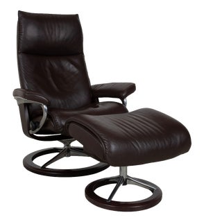 Set of Aura Leather Recliner and Ottoman from Stressless For Sale