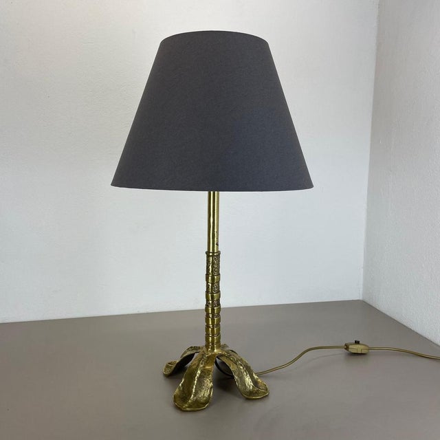 Hollywood Regency Hollywood Regency Brutalist Floral Brass Table Light, Italy, 1970s For Sale - Image 3 of 18