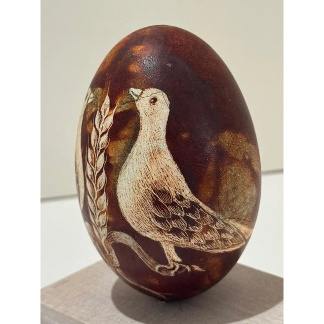 Traditional Maria Lancing 2013 Hand-Etched Egg – Two Doves & Wheat – Signed For Sale - Image 3 of 6