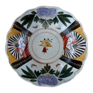 1890 Antique Japanese Imari-Style Scalloped Bowl With Floral & Fan Motifs, Meiji–Taishō Period For Sale