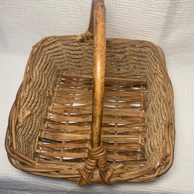 Mid-Century Appalachian Split Oak & Hand-Twisted Willow Gathering Basket With Bentwood Handle For Sale - Image 4 of 12