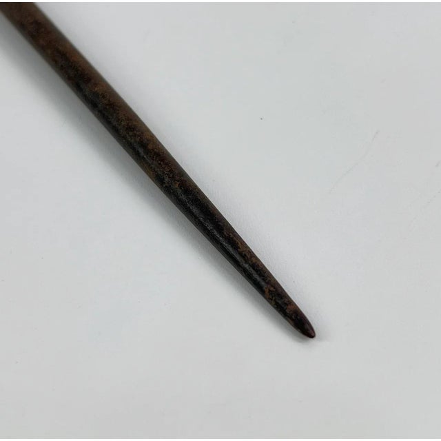 Early 20th Century Nyamwezi Figural Engagement Hair Pick Tanzania For Sale - Image 4 of 6