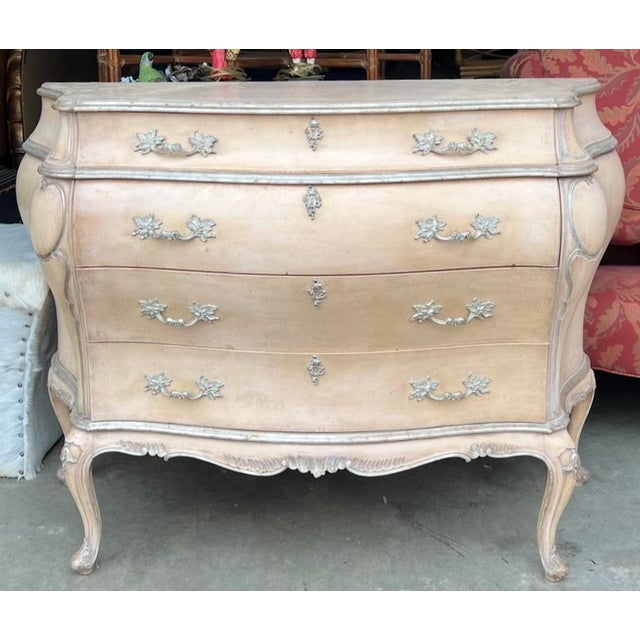 Wood French Louis XV Style Pink Blush & Silver Gilt Serpentine Bombay Chest / Commode For Sale - Image 7 of 8