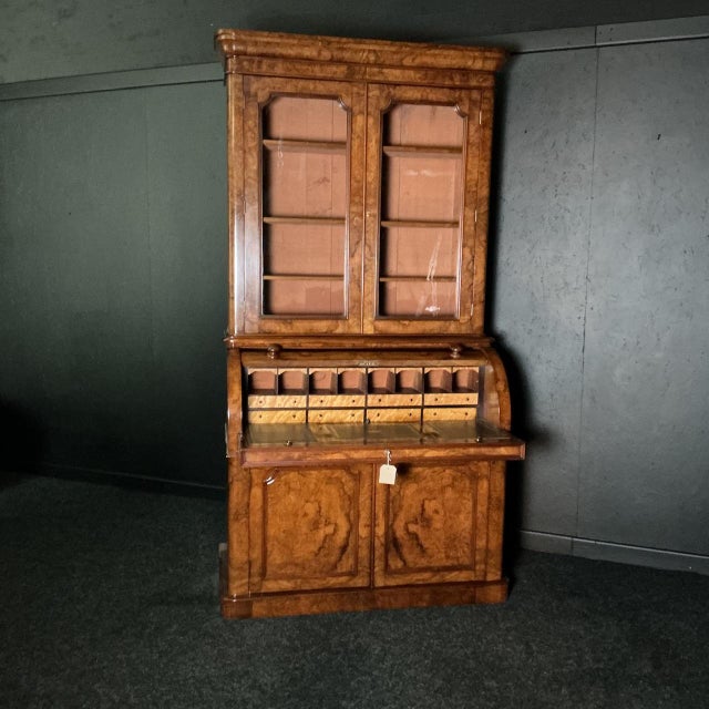 Burr Walnut- Splits into 2 halves - locks with keys