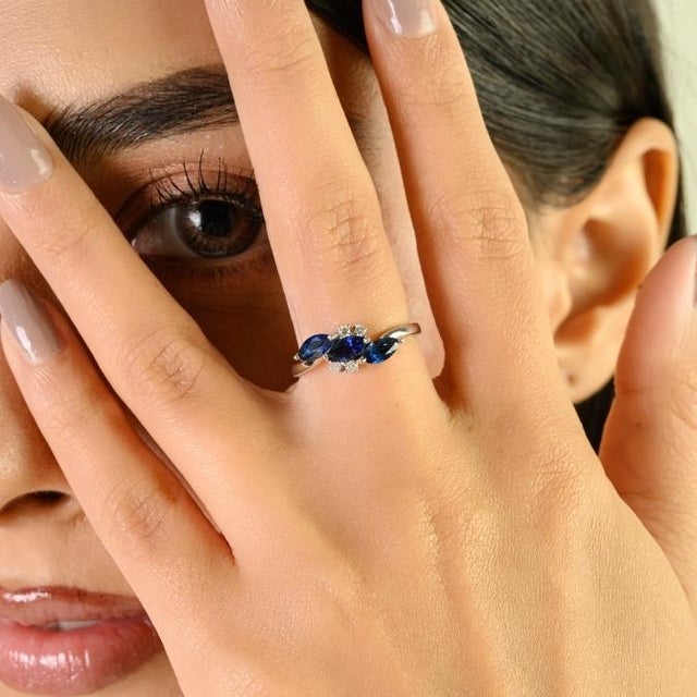 Vintage-Inspired 14k Gold 1.4 Carat Blue Sapphire & Diamond Cluster Ring Size 6.5 For Sale In New York - Image 6 of 13