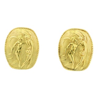1970s Pair of Athena Seidengang 18k Gold Classical Figure Earrings For Sale