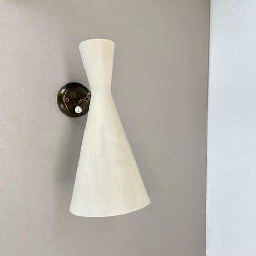Gio Ponti Brass and Metal Diabolo Theatre Wall Light in the style of Gio Ponti and Stilnovo, Italy, 1950s For Sale - Image 4 of 18