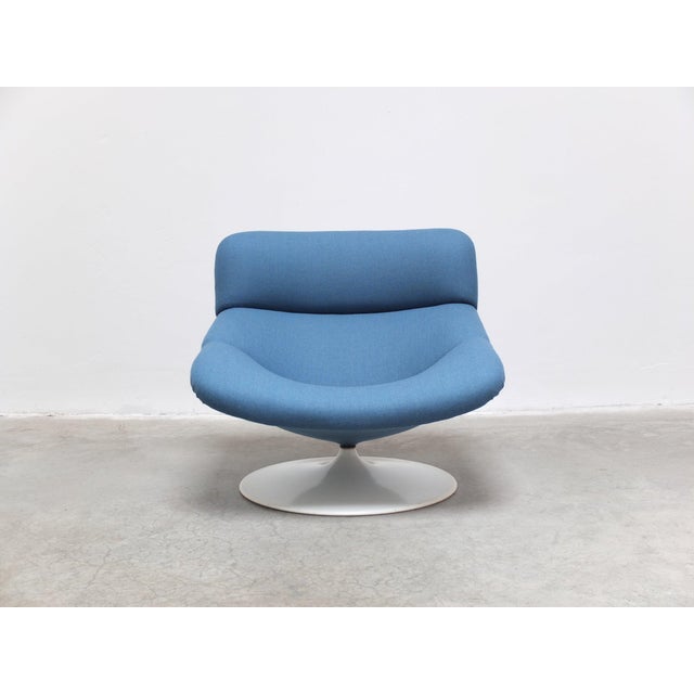 Iconic ‘F518’ swivel lounge chair designed by Geoffrey Harcourt for Artifort (Holland) in the early 1970s. It has been...
