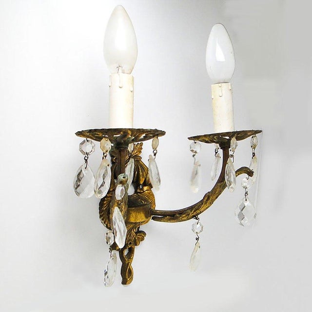 The wall lamp comes from the 70s. Condition is good. European Plug (up to 250V).The wiring of this item may be original...