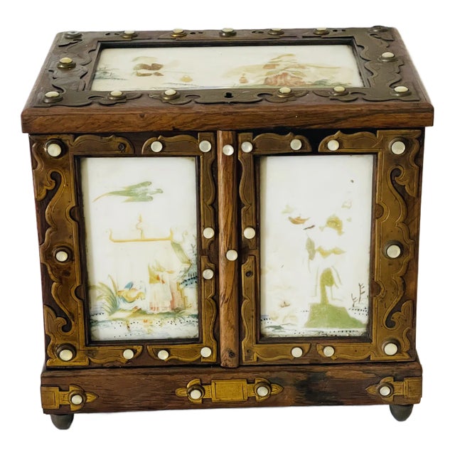 Early 1900s Antique Chinese Chinoiserie Qing Dynasty Treasure Box For Sale