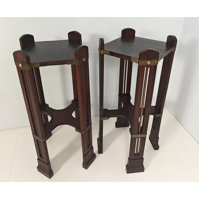 Arts and Crafts Side Tables in Stained Oak and Brass and Copper Accents, 1890s, Set of 2 For Sale - Image 5 of 12