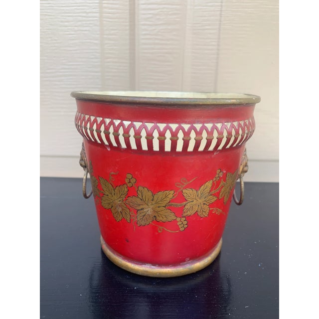 French Red & Gold Tole Cachepot With Lion Head Handles and Pierced Gallery Rim For Sale - Image 4 of 8